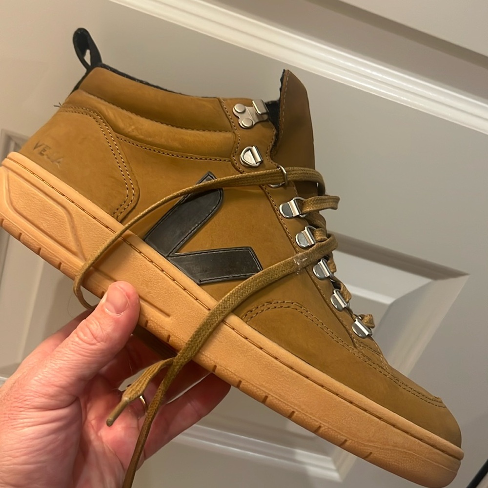 Veja Men’s Shoes - ***NEW** HAVE NOT BEEN WORN!